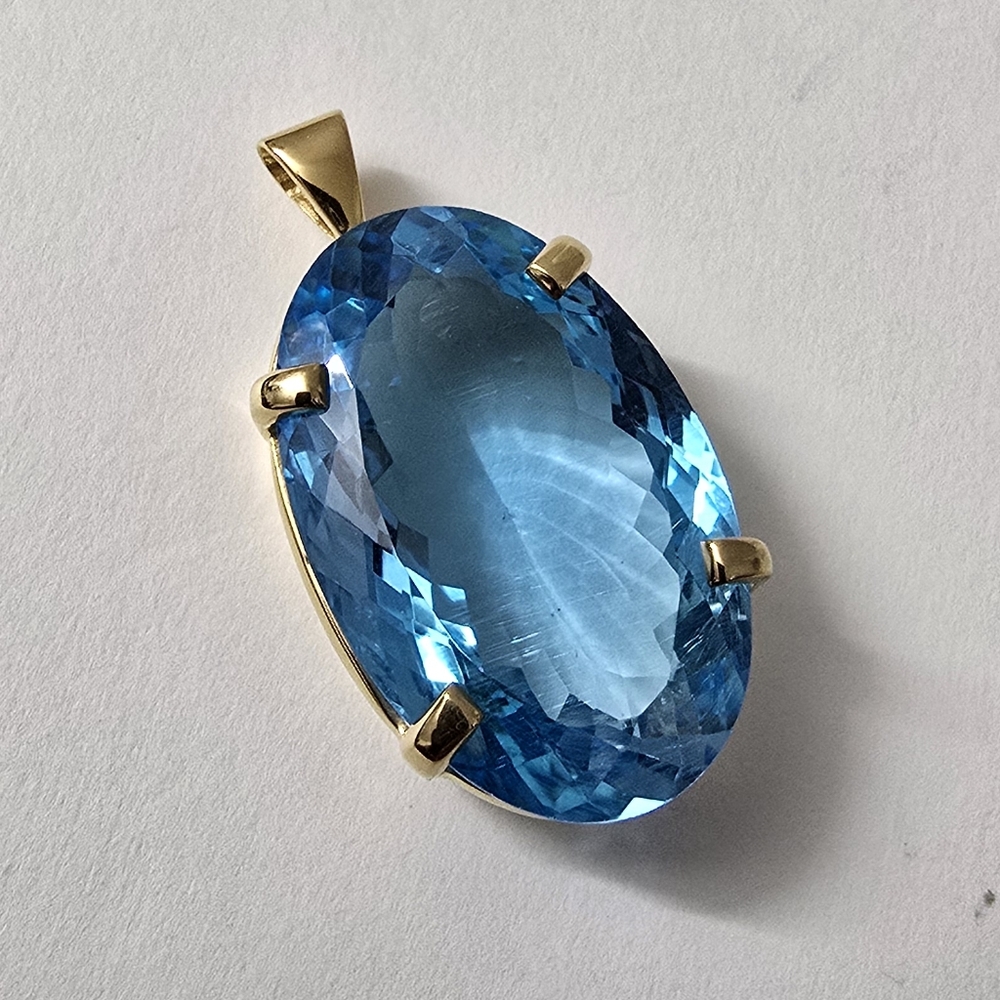 Watch Video / Sterling Silver 925 Blue Topaz Pendant